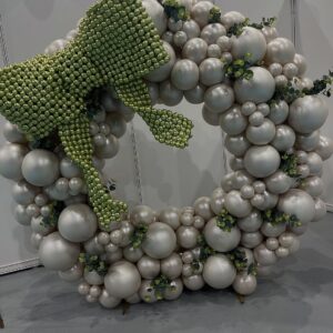 luxe-organic-balloon-hoop-with-custom-floral-accents